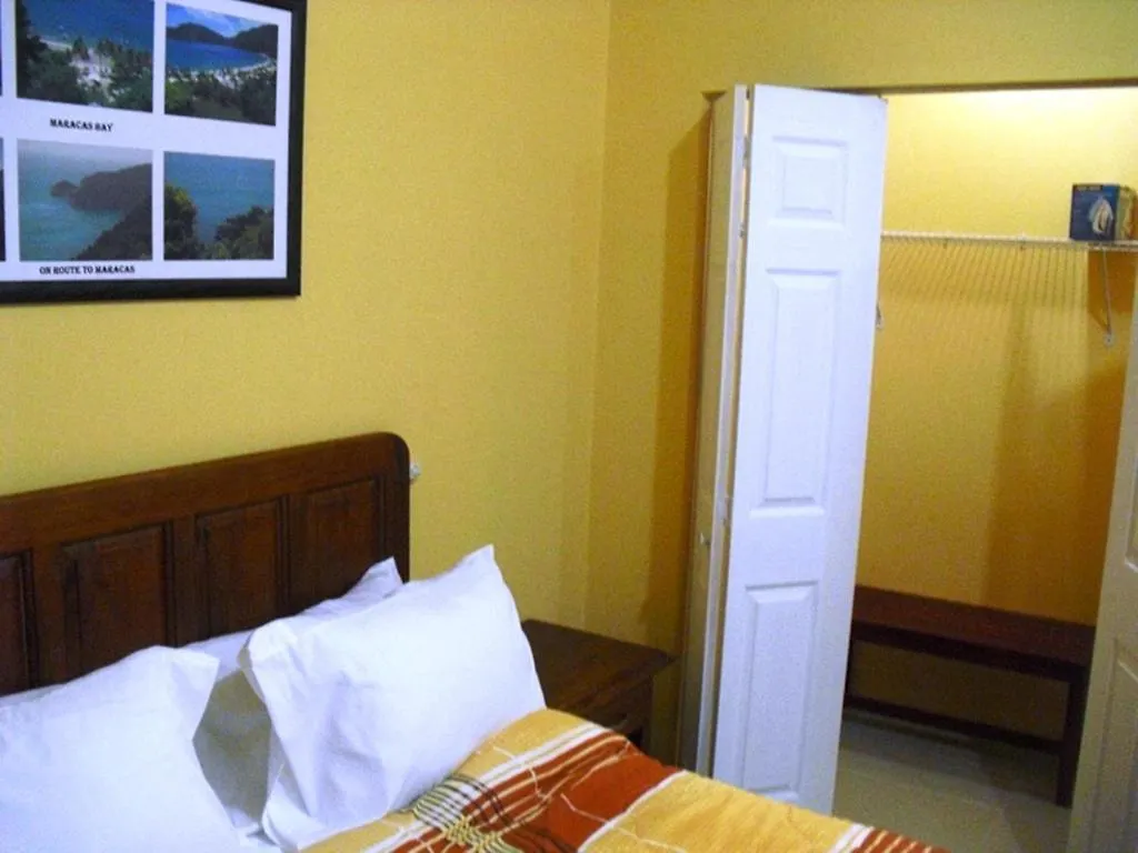 Piarco Village Suites 2*,